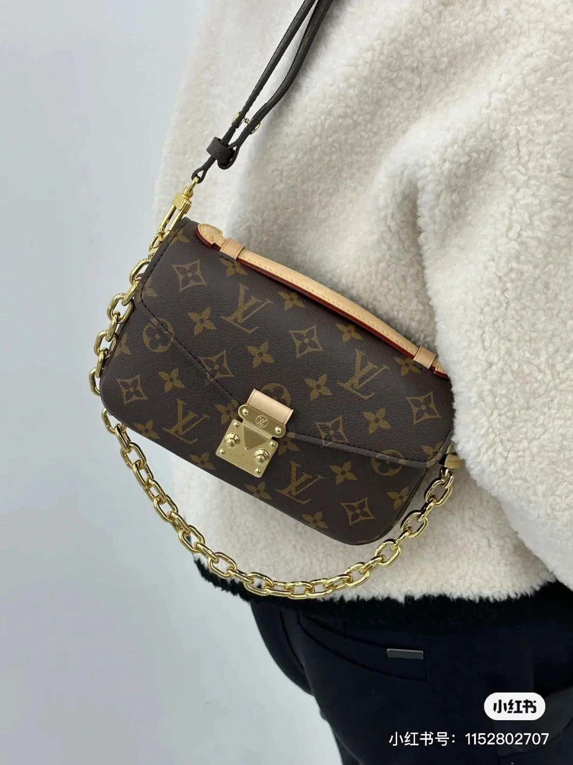 m46279-LV-pochette-metis-east-west-handbag/crossbody bag
