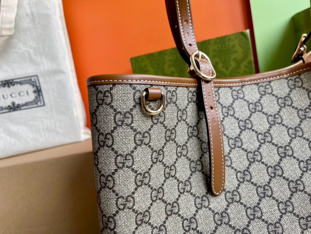 Сумка Gucci 2025 Classic Logo Canvas Bag - коричневая.