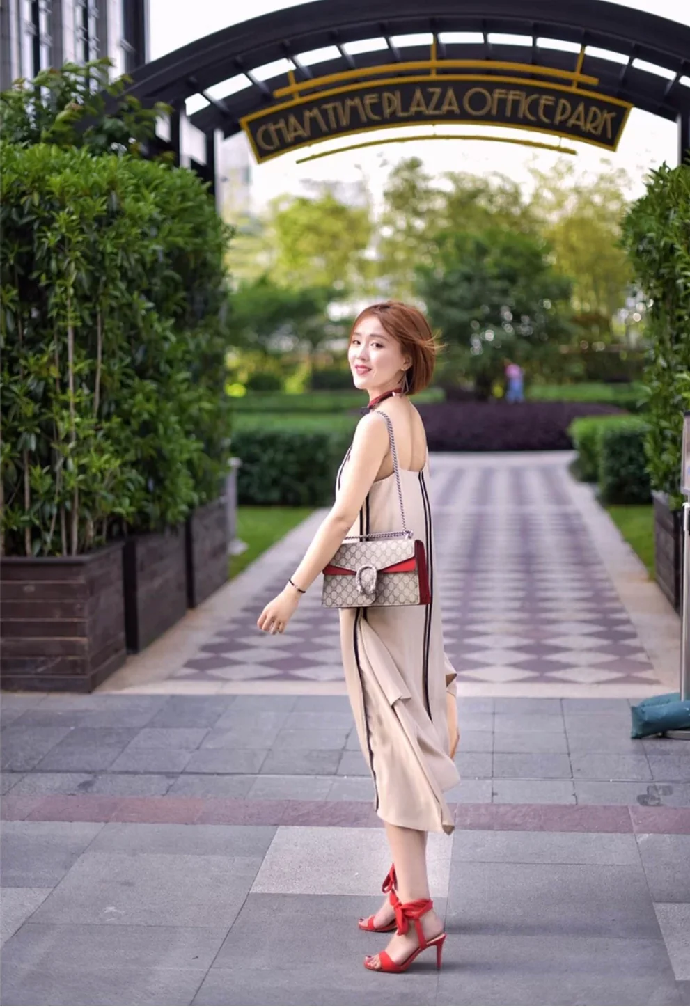 Вдохновение для образа с красной сумкой Dionysus от Gucci