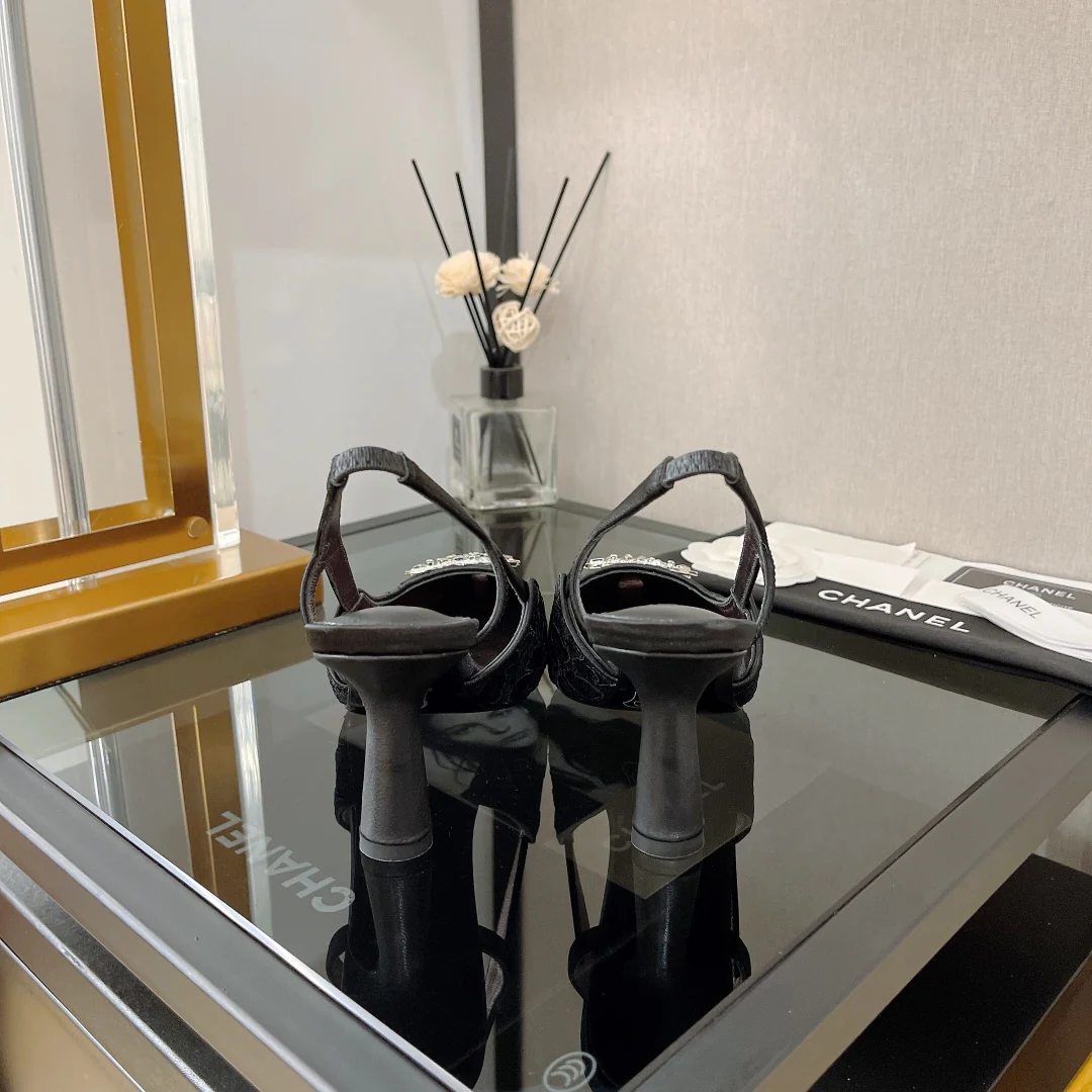 Туфли Chanel на высоком каблуке с пряжкой и стразами - Винтажная коллекция - 6-5 см