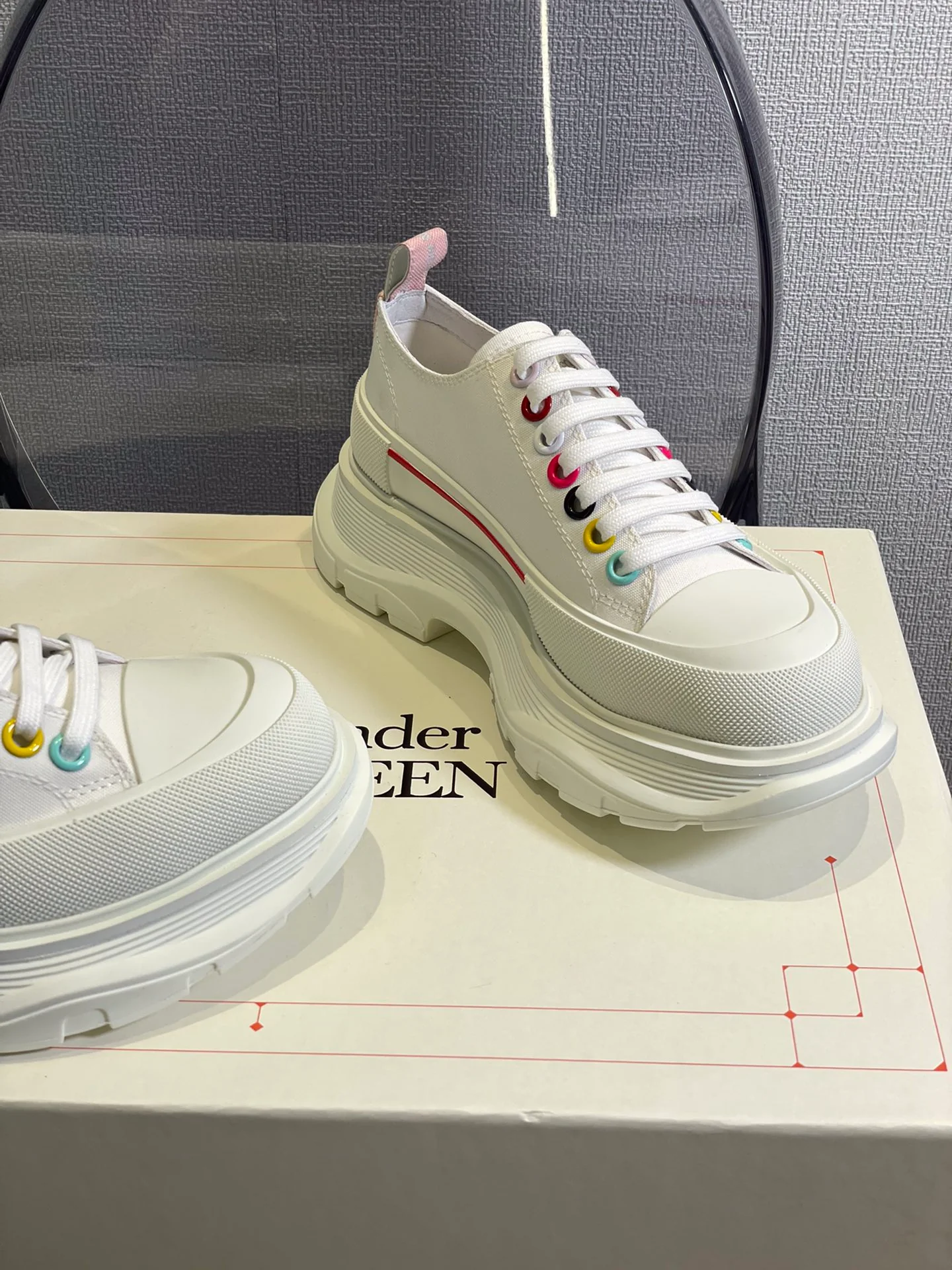 Радужные парусиновые туфли на платформе McQueen