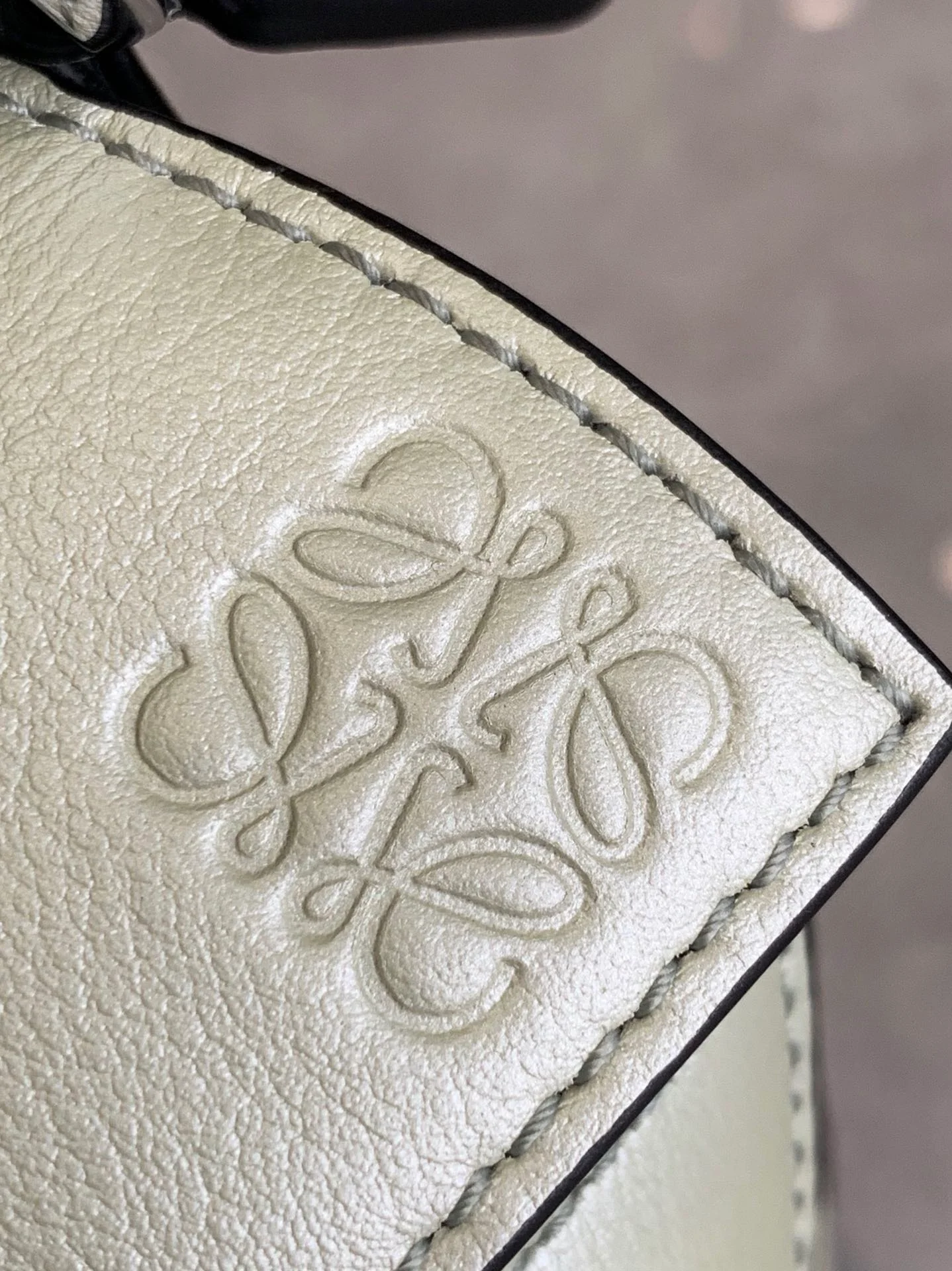 Мини-сумка Loewe Puzzle Bag из телячьей кожи