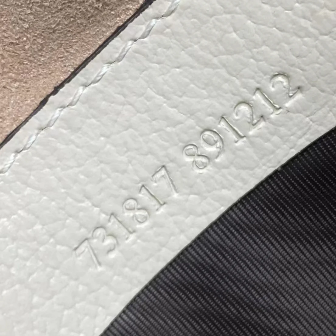 Сумка Gucci на цепочке через плечо - белая