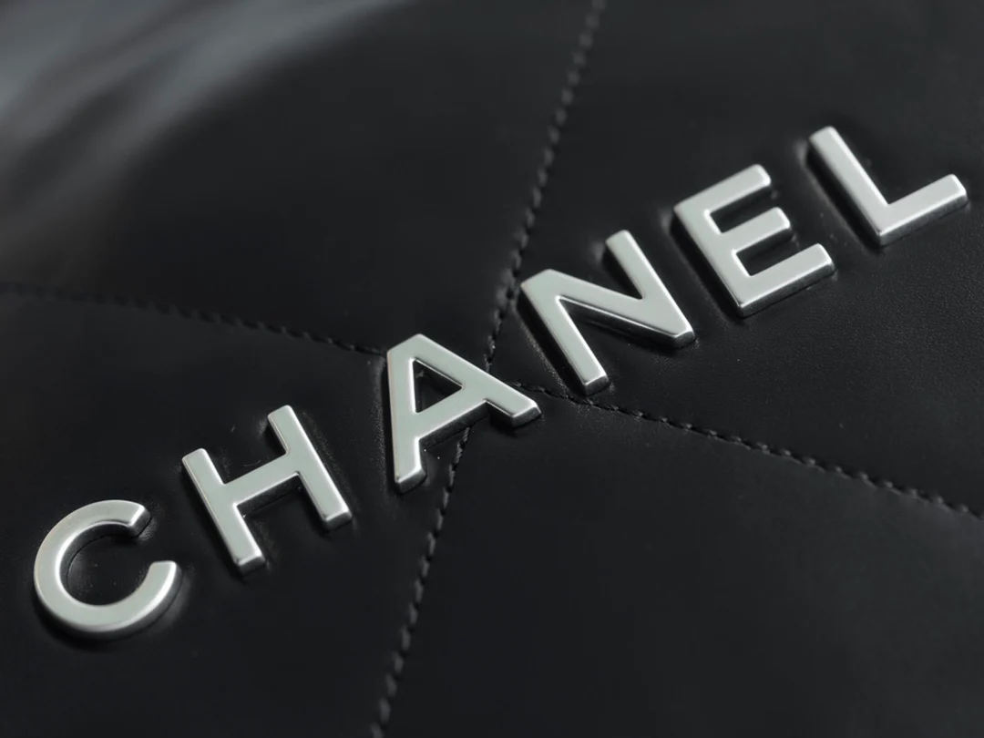 Сумка Chanel 22p 22bag, маленькая, черная, с серебряной пряжкой - 1 шт.