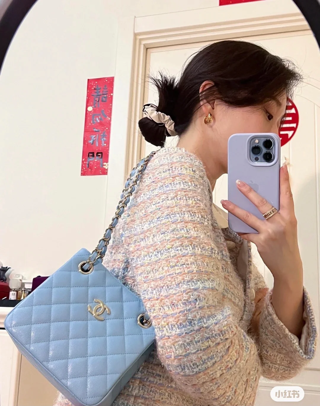 Новая сумка-тоут Chanel весна/лето 2022 — фотографии в действии.