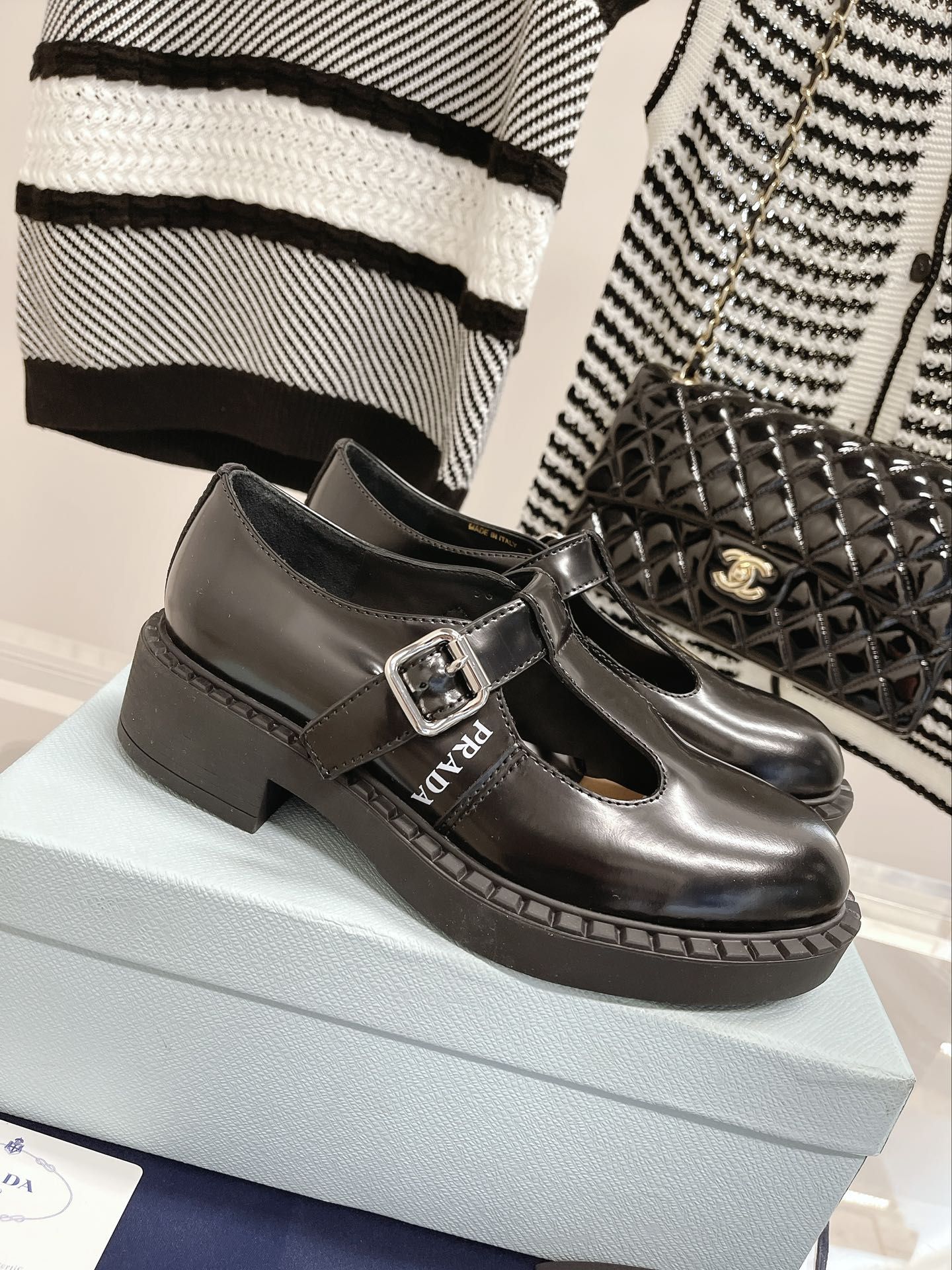 Новые лоферы Prada 2022 года - ажурная версия.