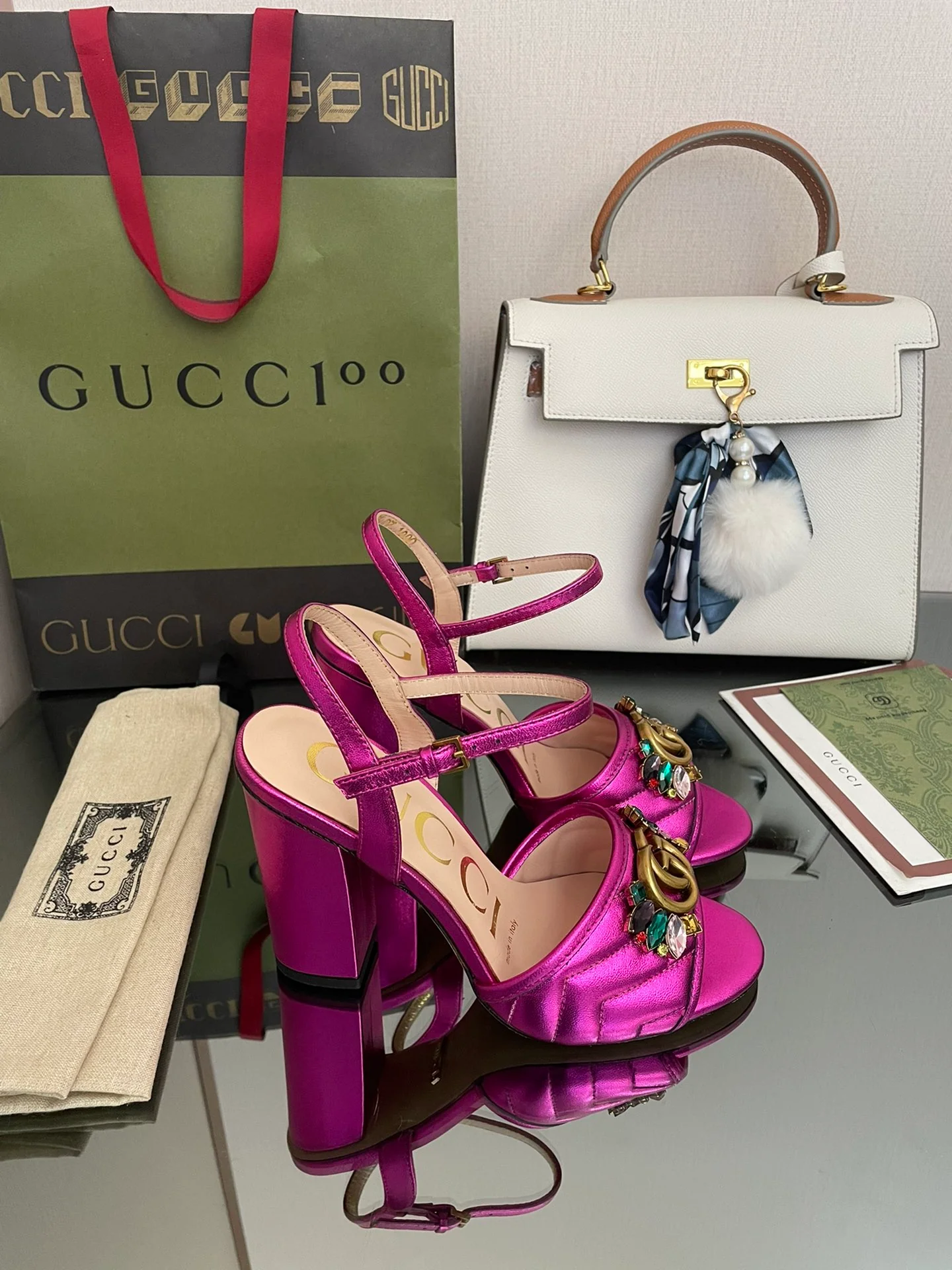 Босоножки Gucci 2022 на высоком каблуке, украшенные стразами - 1