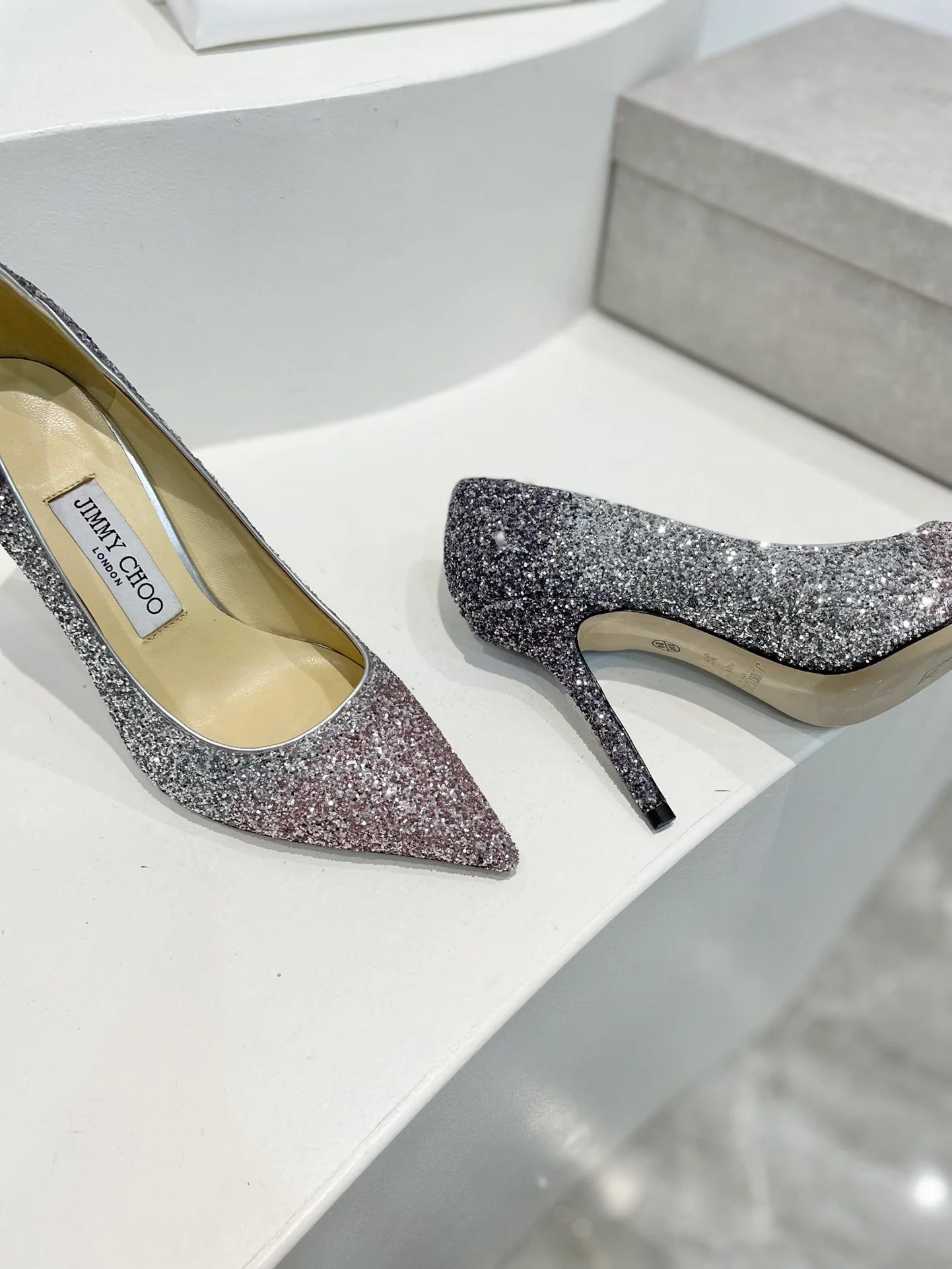 Туфли-лодочки Jimmy с острым носком на шпильке - черно-фиолетовые