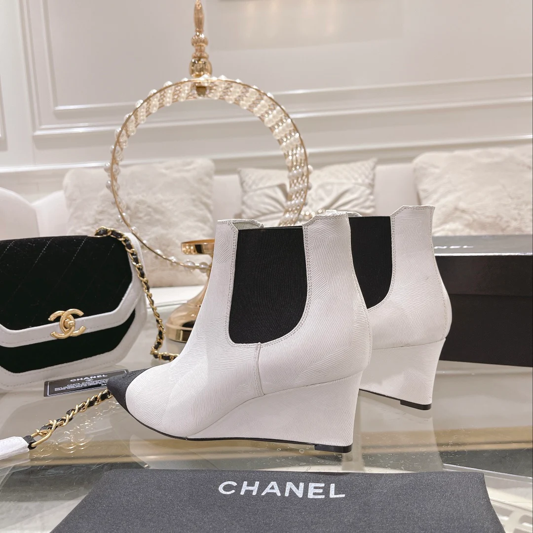 Chanel Осень/Зима 2022 - Ботильоны на танкетке из телячьей кожи