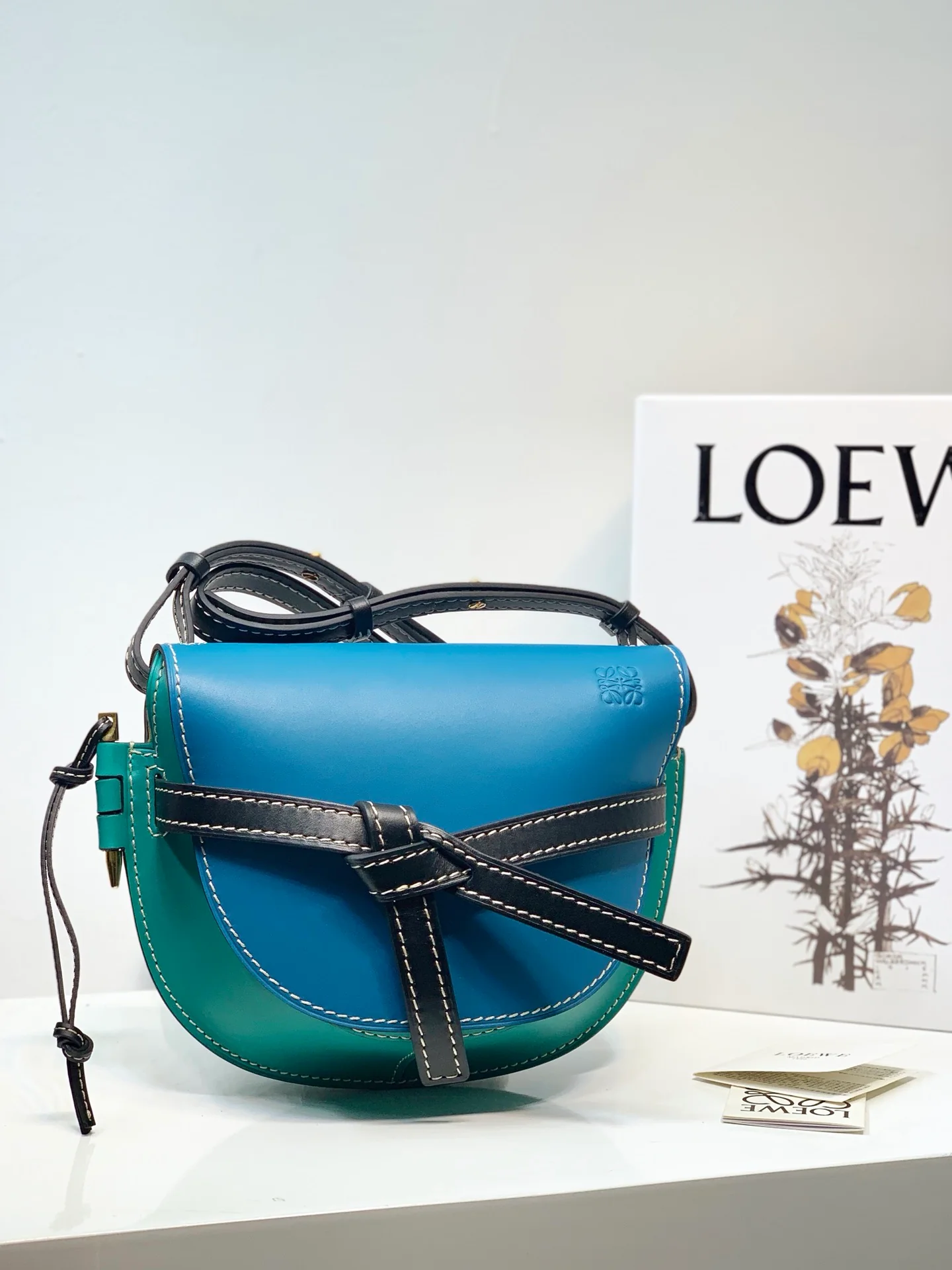 Loewe-gate-small-20x19x11-5-cm-1