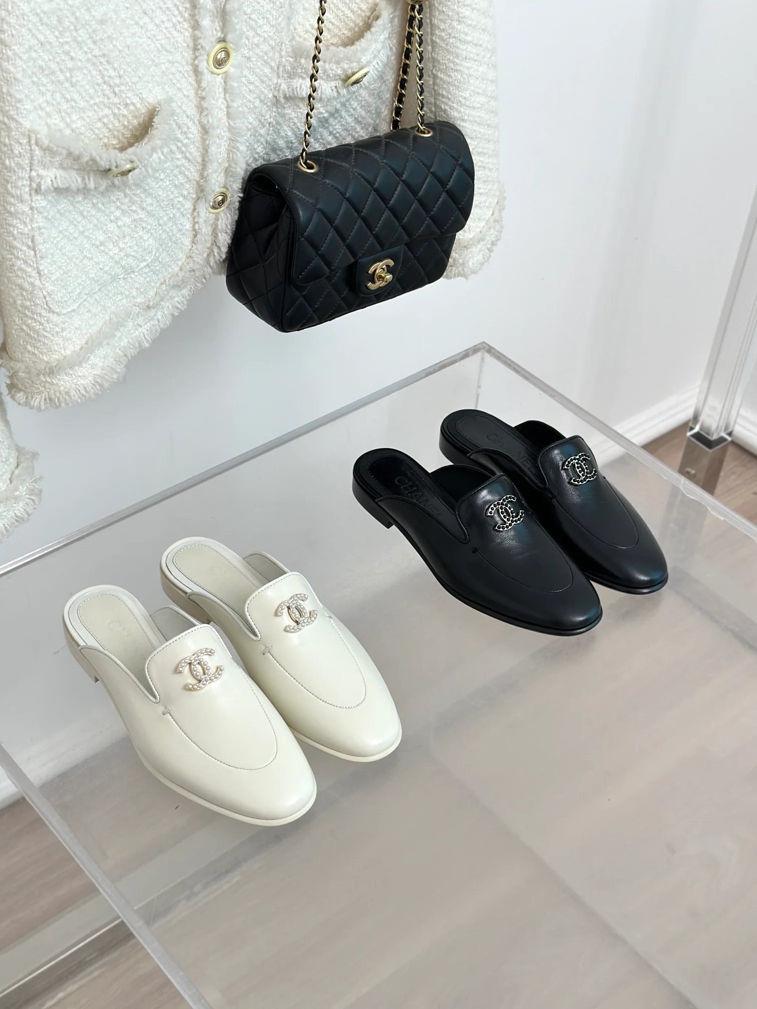 Новинка 2023 года от Chanel - плоские тапочки с закрытым носком.