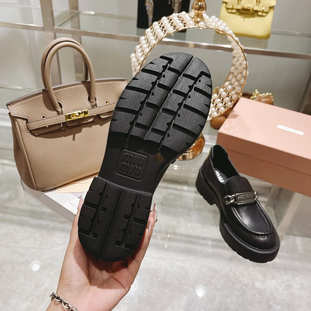 Miu Miu - Новинка сезона осень/зима 2022 - Кожаные лоферы на платформе в стиле ретро