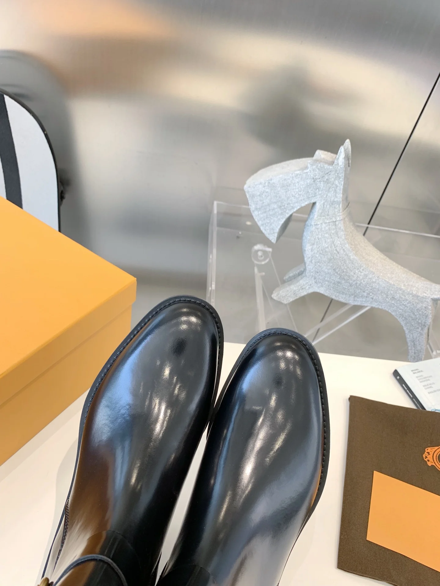 Ботинки челси Tods с головой льва - черные