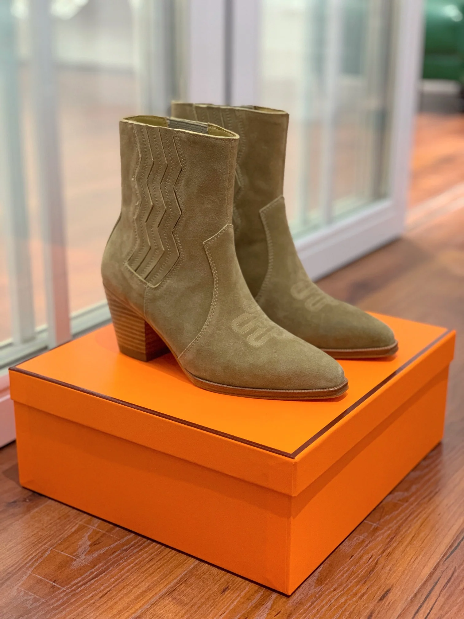 Новинка осенне-зимней коллекции Hermes - Ботильоны - Абрикосовый цвет