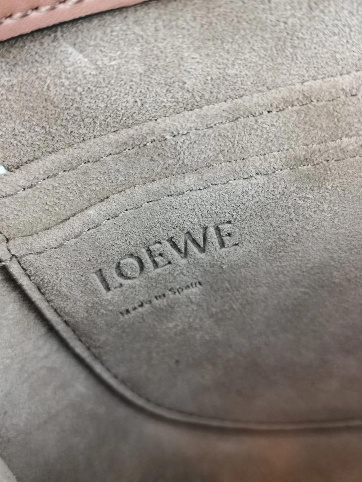 Стиль Loewe-gate из парусины и кожи