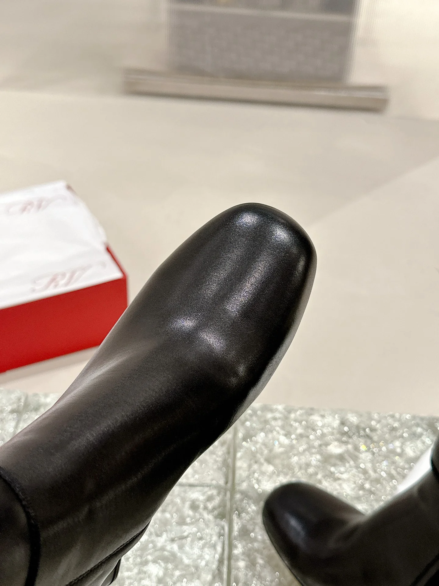 Кожаные сапоги на высоком каблуке RV-2024 - черные