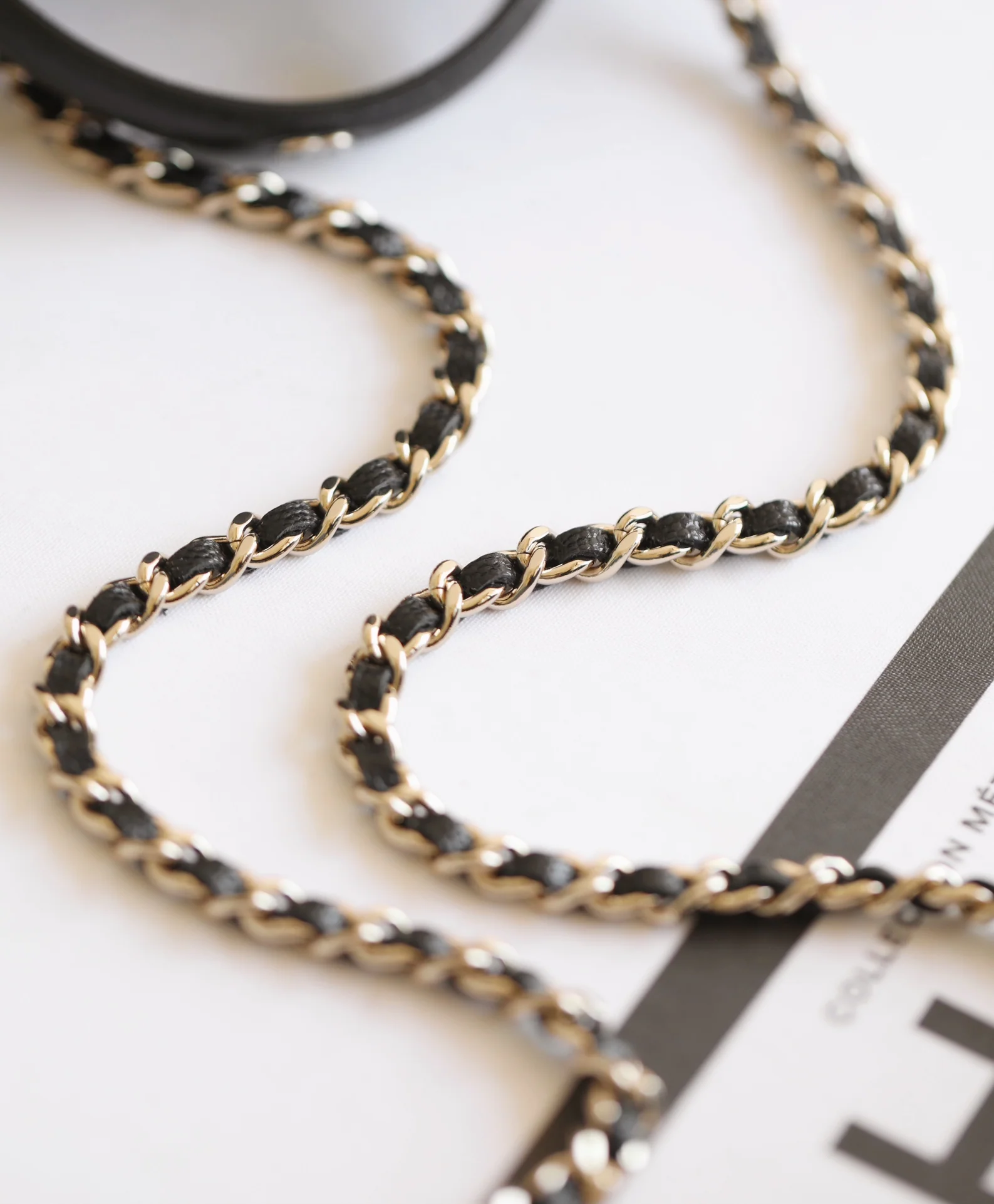 Chanel 25c - Маленькая коробочка в форме шара для переноски - Черная