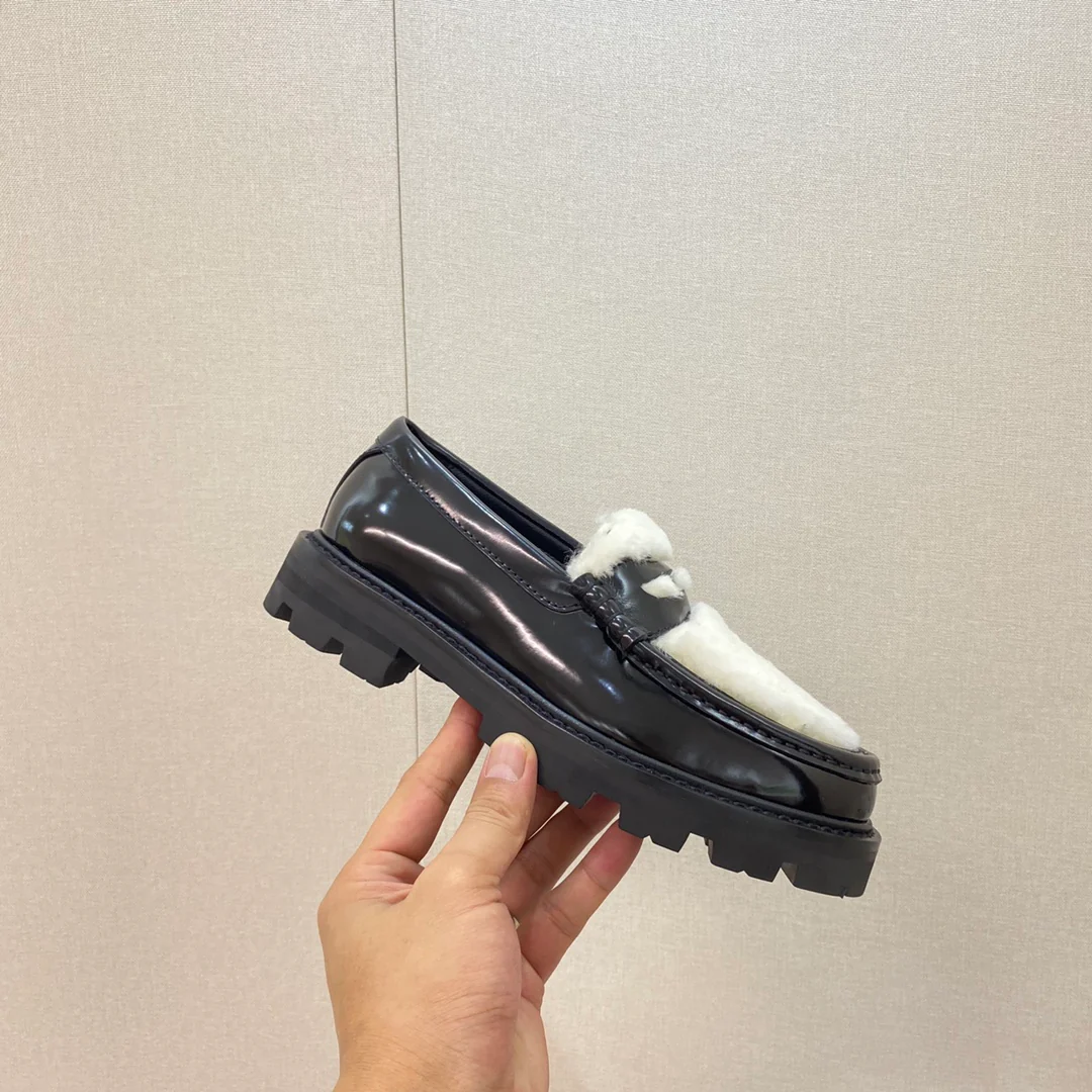 Celine - Меховые туфли в стиле афро