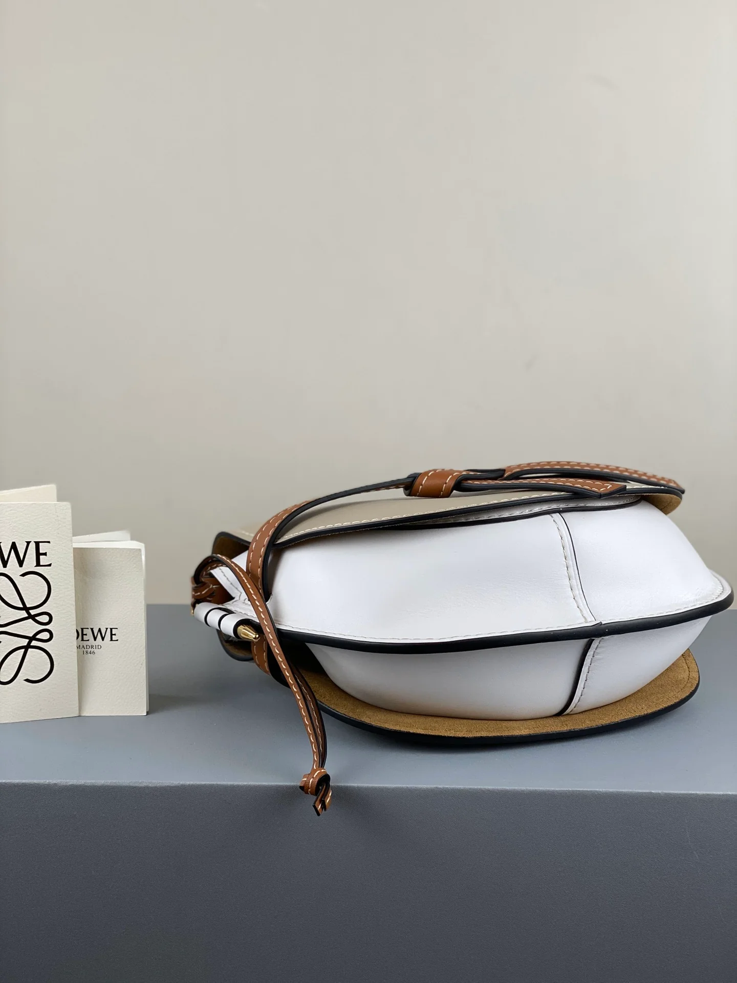 Loewe-gate-small-20x19x11-5-cm-2