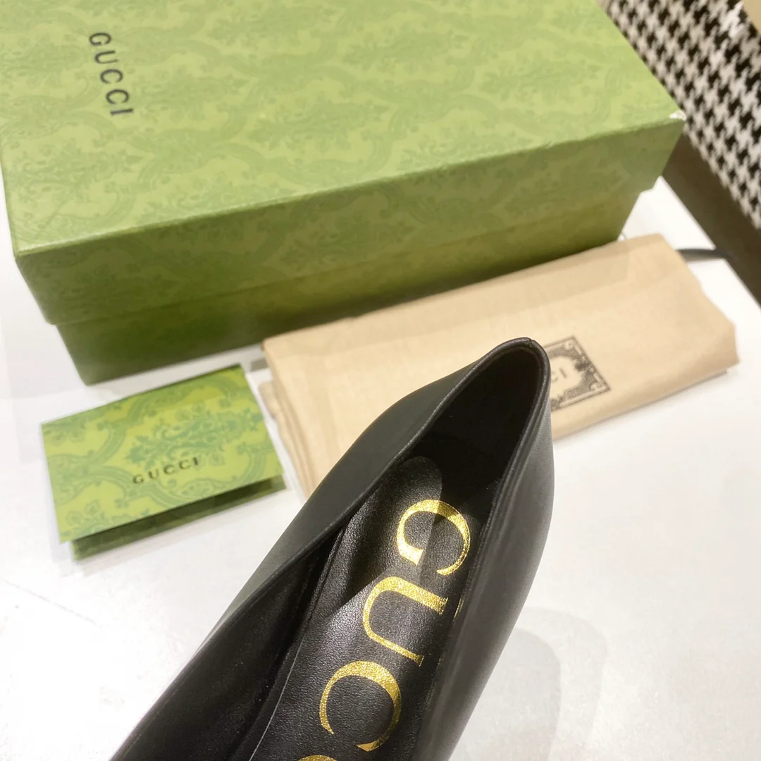 Туфли на высоком каблуке с острым носком Gucci, коллекция ?Ранняя весна 2022? - 1