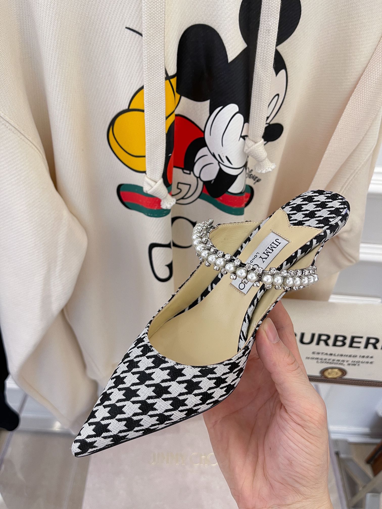 Jimmy - Жемчужная цепочка - Сандалии на низком каблуке