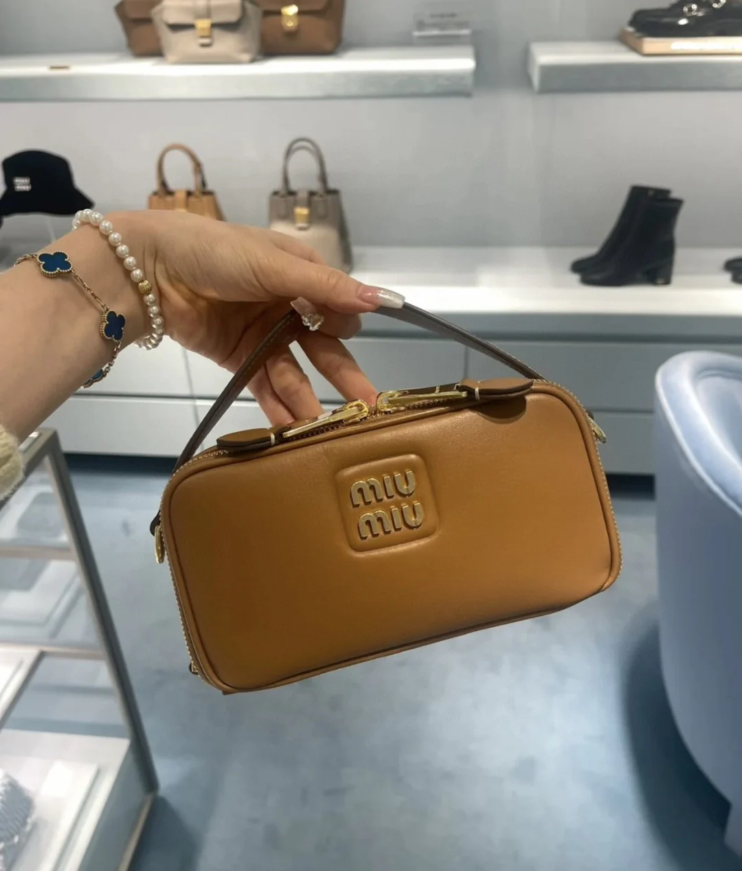 Miu Miu - Сумка/кроссбоди для фотоаппарата, осенне-зимняя коллекция - Натуральная кожа, коричневый цвет