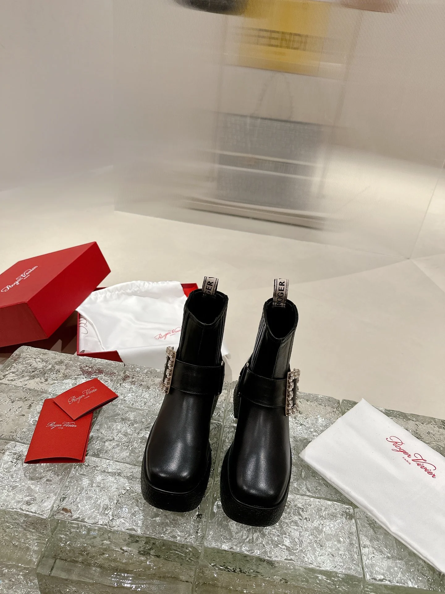 Кожаные ботинки RV-2024, размер 4-5 см, черные, 2 шт.