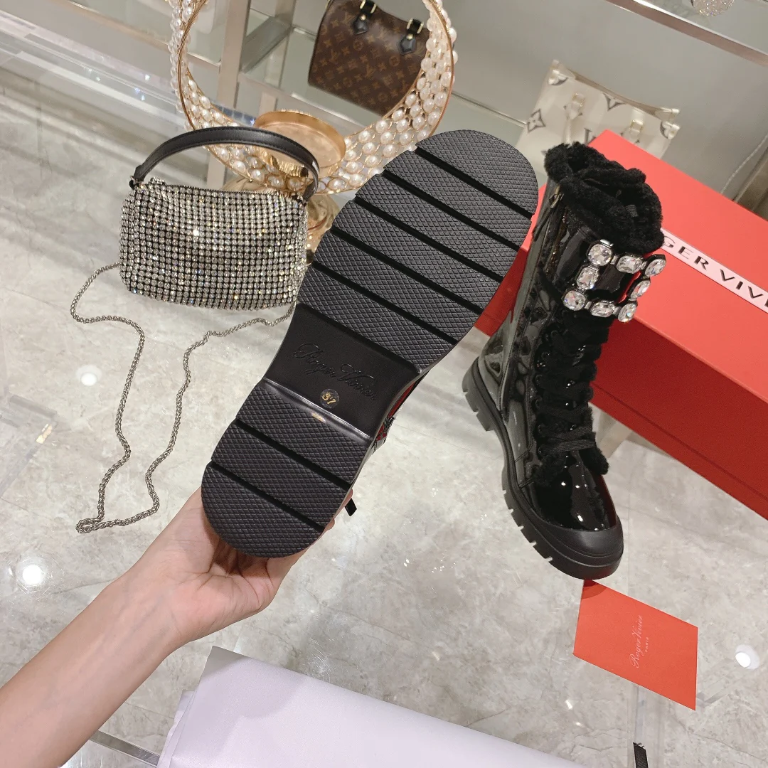 Стриженая шерсть - стразы - кожаные сапоги с пряжками