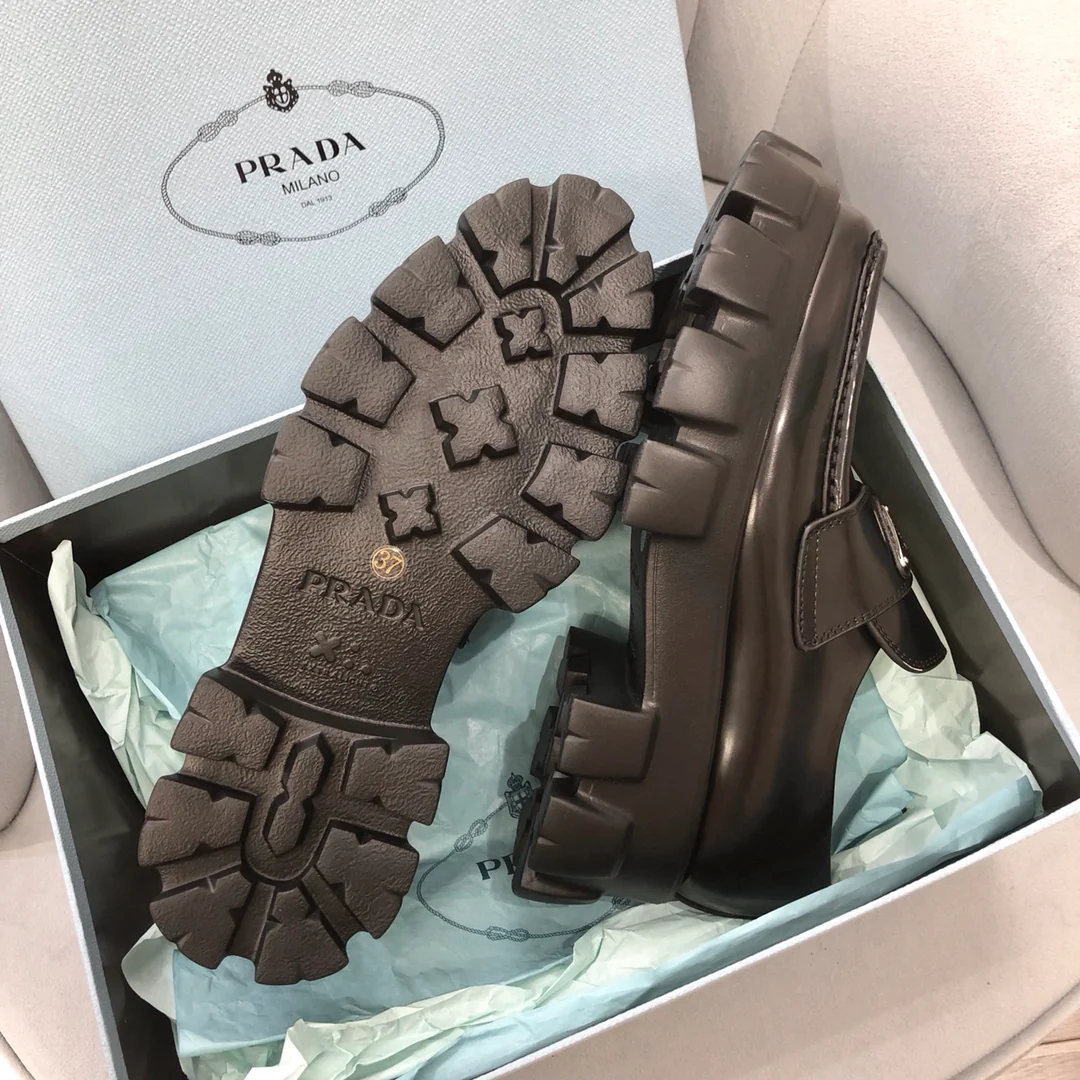 Туфли Prada - черный монолит - лоферы с острым носком