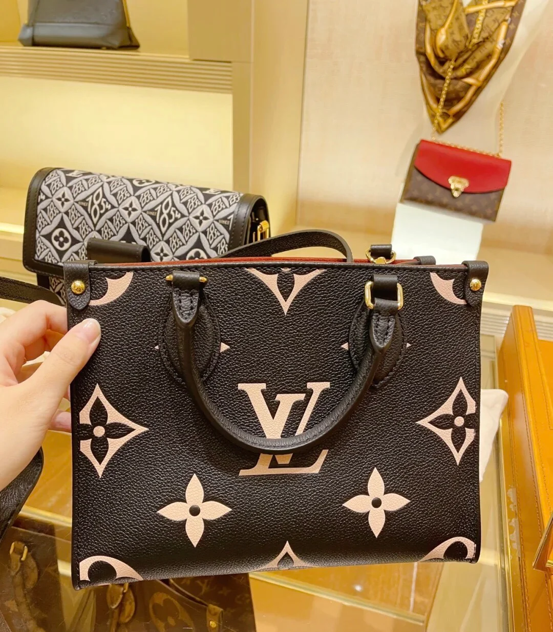 m45560-LV-onthego-pm-Black