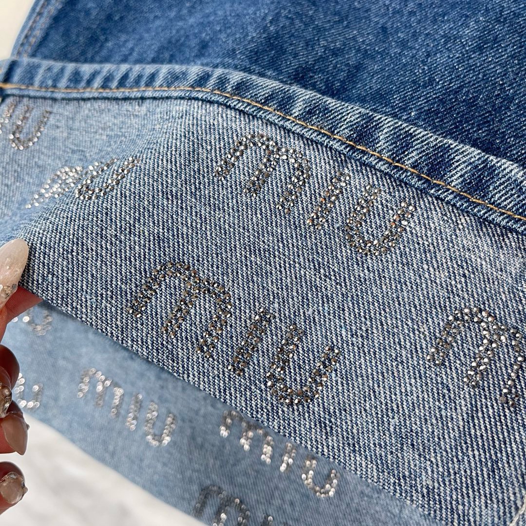 Miu Miu-2404 - Джинсы с отделкой стразами по низу