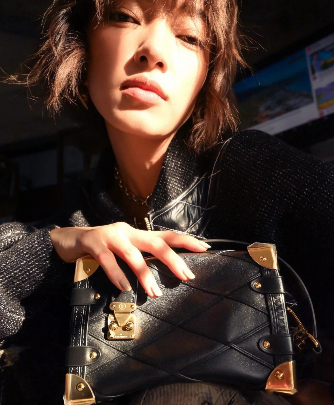 m83080-LV-side-trunk-pm chain bag-black diamond pattern