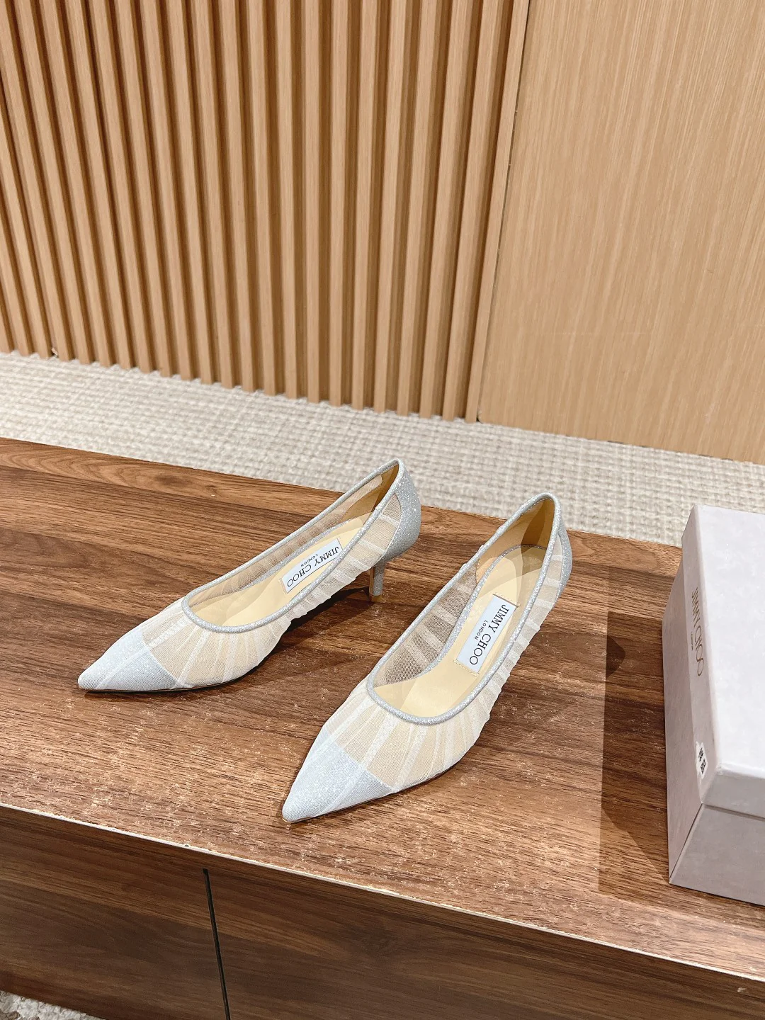 Туфли на высоком каблуке Jimmy Mesh с острым носком - белые