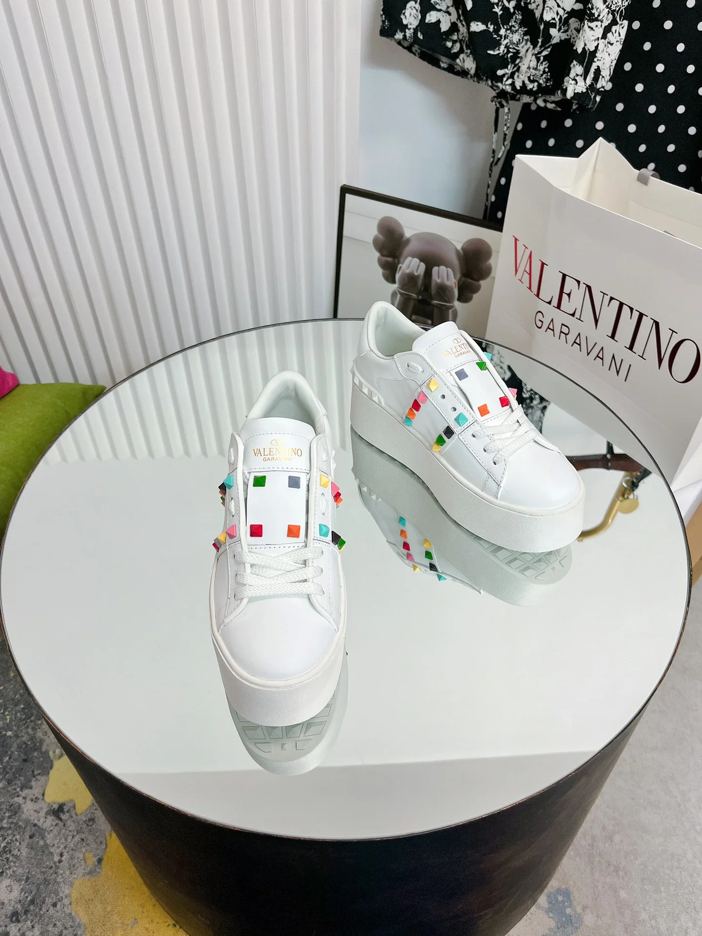 Белые повседневные кроссовки на платформе Valentino - яркие