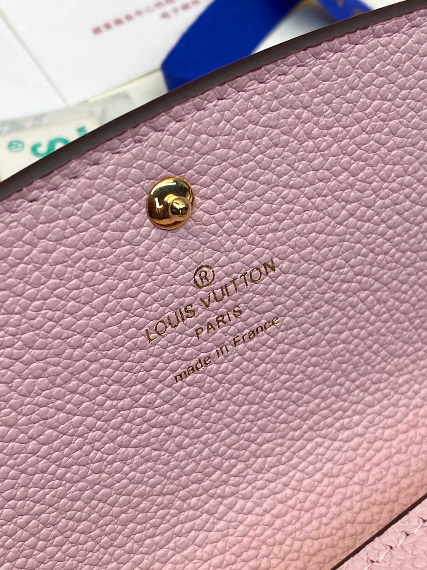 Длинный трехсекционный кошелек LV-m60699 с розовым отделением.