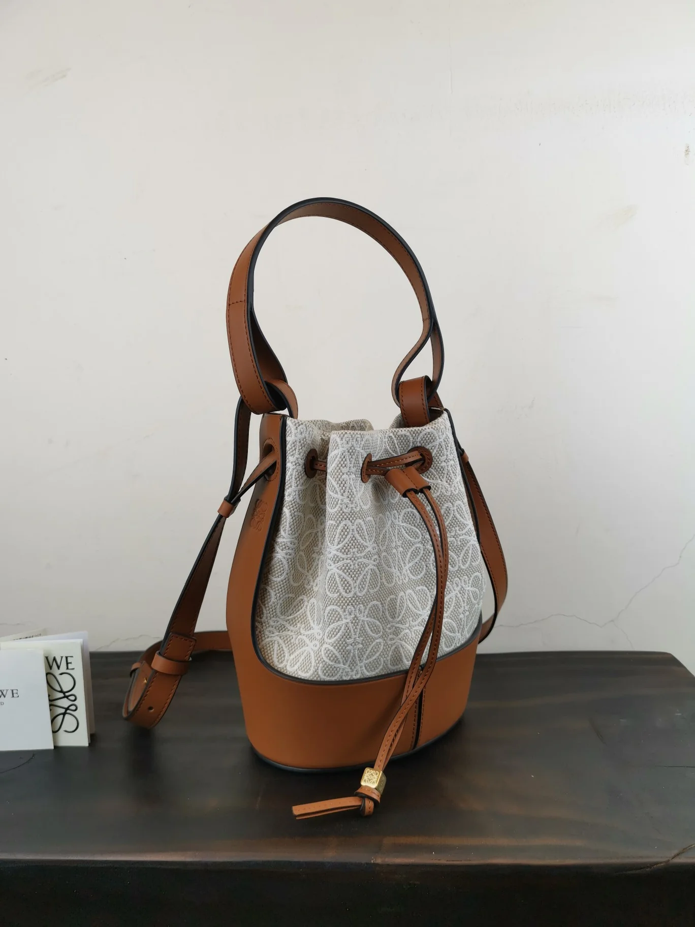 Сумка-ведро Loewe Anagram - маленькая