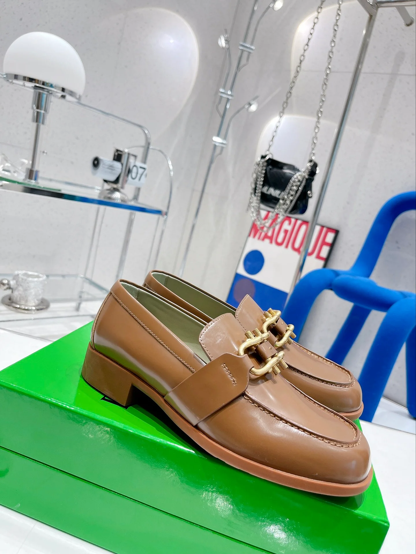 BV - Лоферы с пряжкой в ??виде подковы - Верблюжий