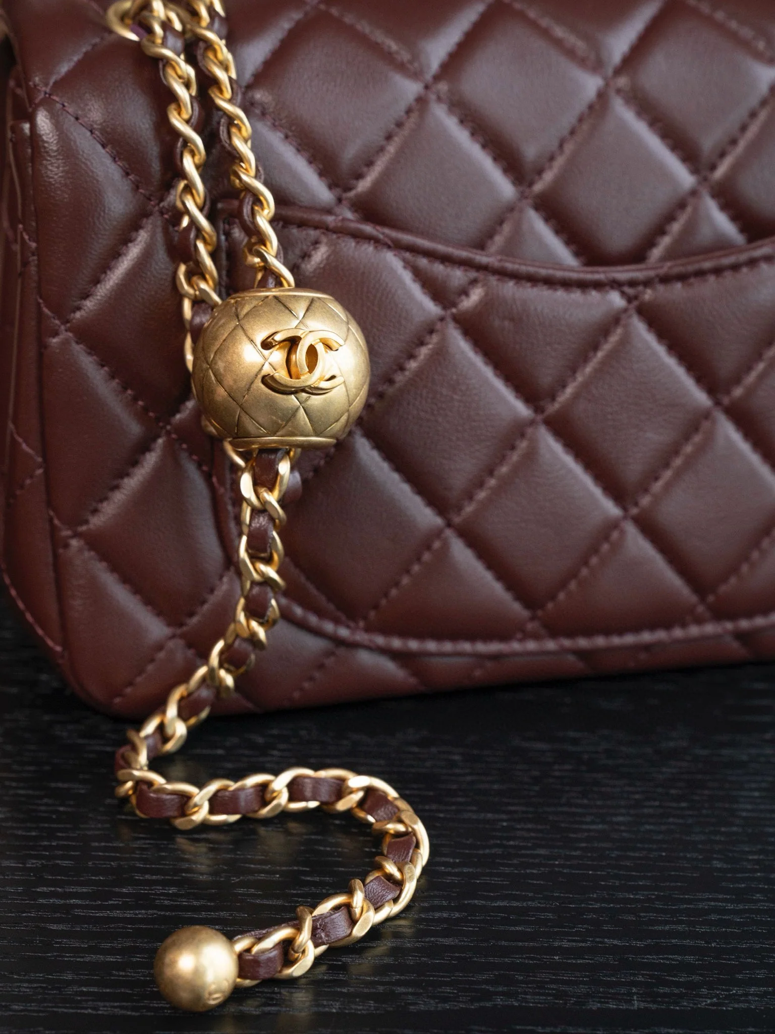 Мини-платье Chanel CF Gold Ball, бордовое.