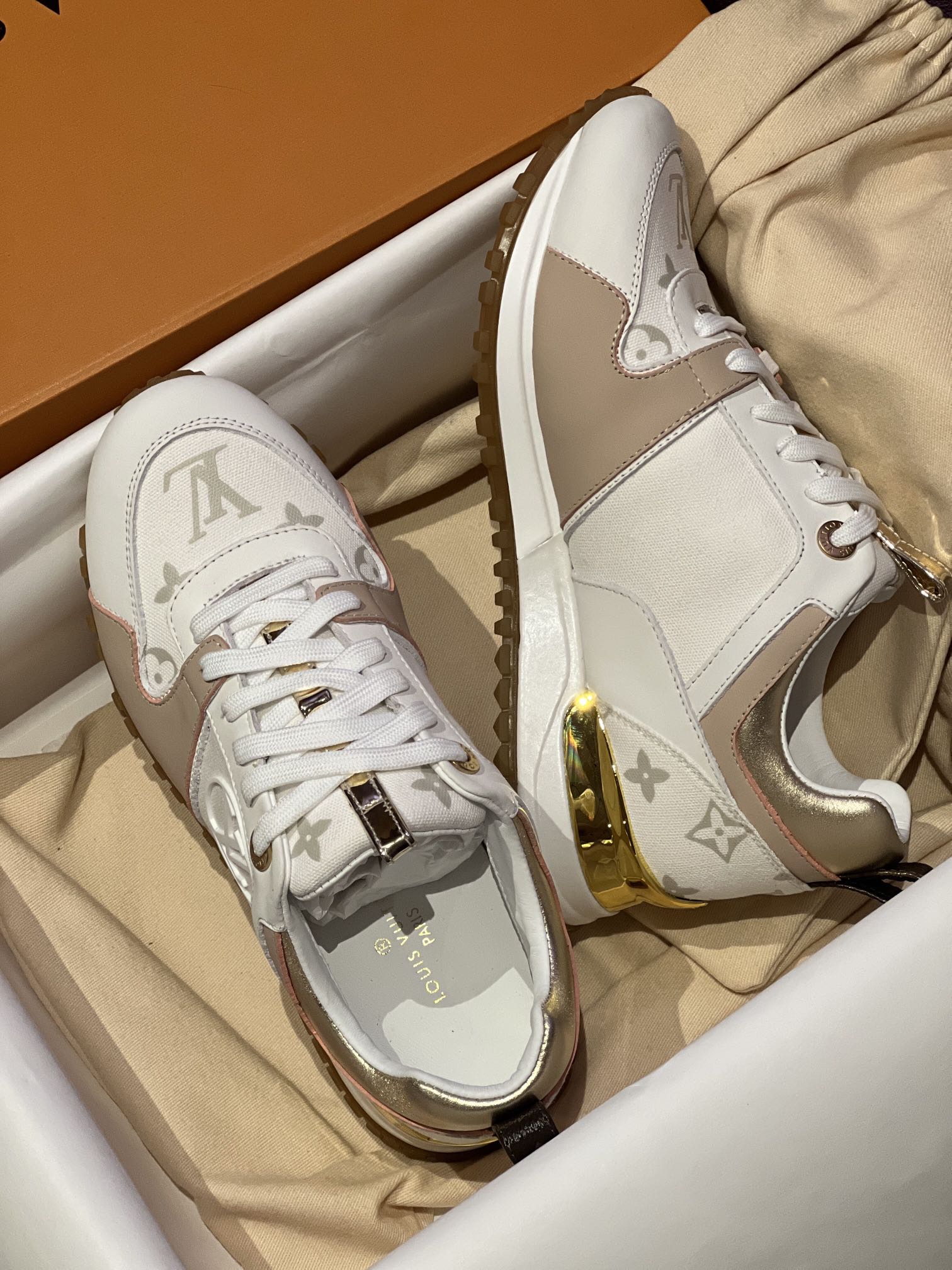 Серия LV Run Away - Повседневные кроссовки - Milk Tea Powder