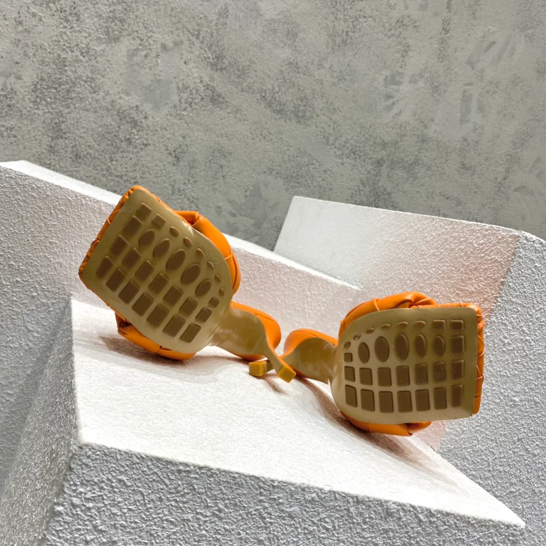 Новинка сезона весна/лето 2021 от BV - Плоские плетеные сандалии на шпильке - Оранжевые