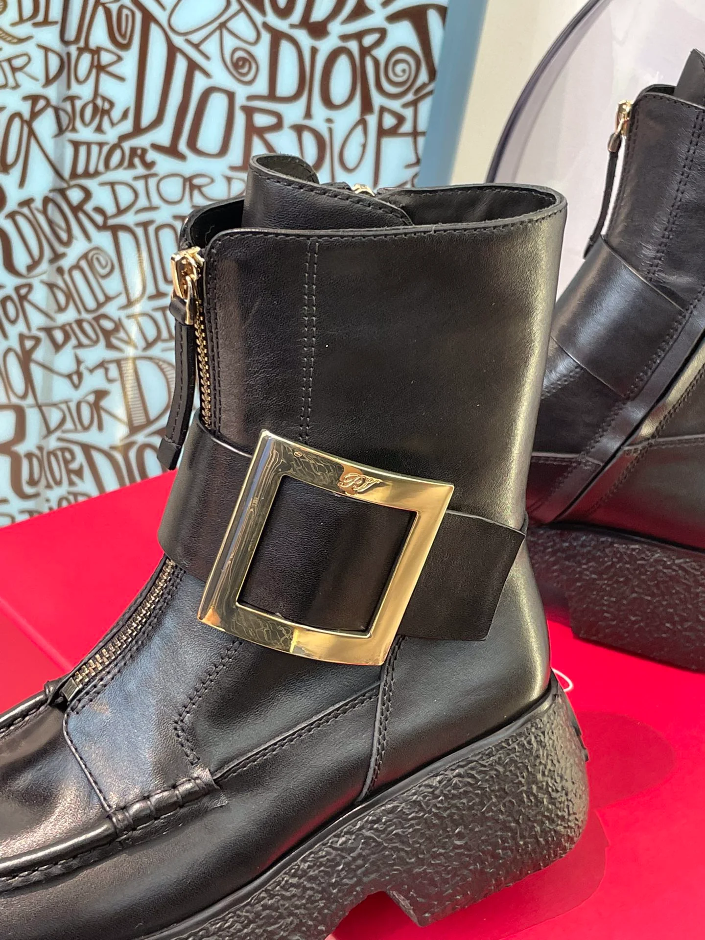 Кожаные ботинки на платформе с застежкой-молнией и металлической пряжкой - 1