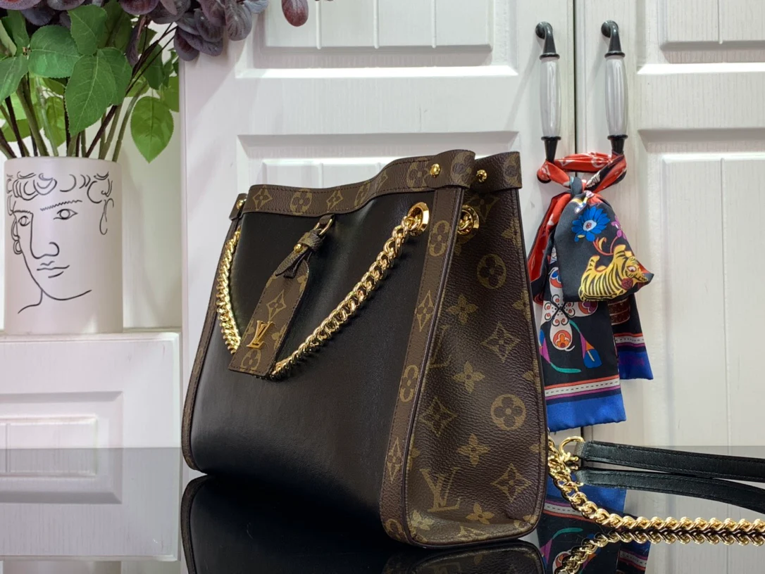 Маленькая сумка LV Nova Classic - черная