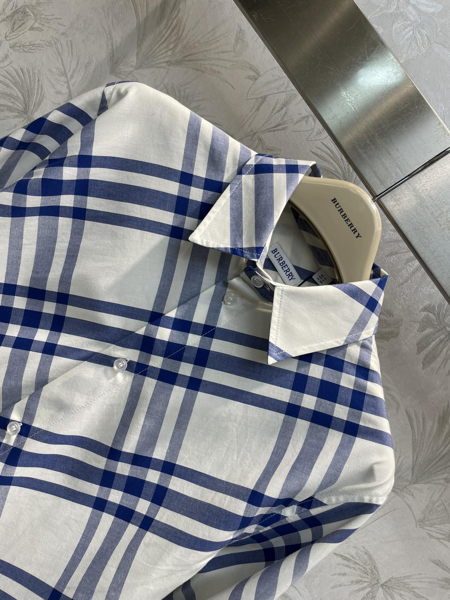 Рубашка Burberry 2403 в классическом синем клетчатом стиле 