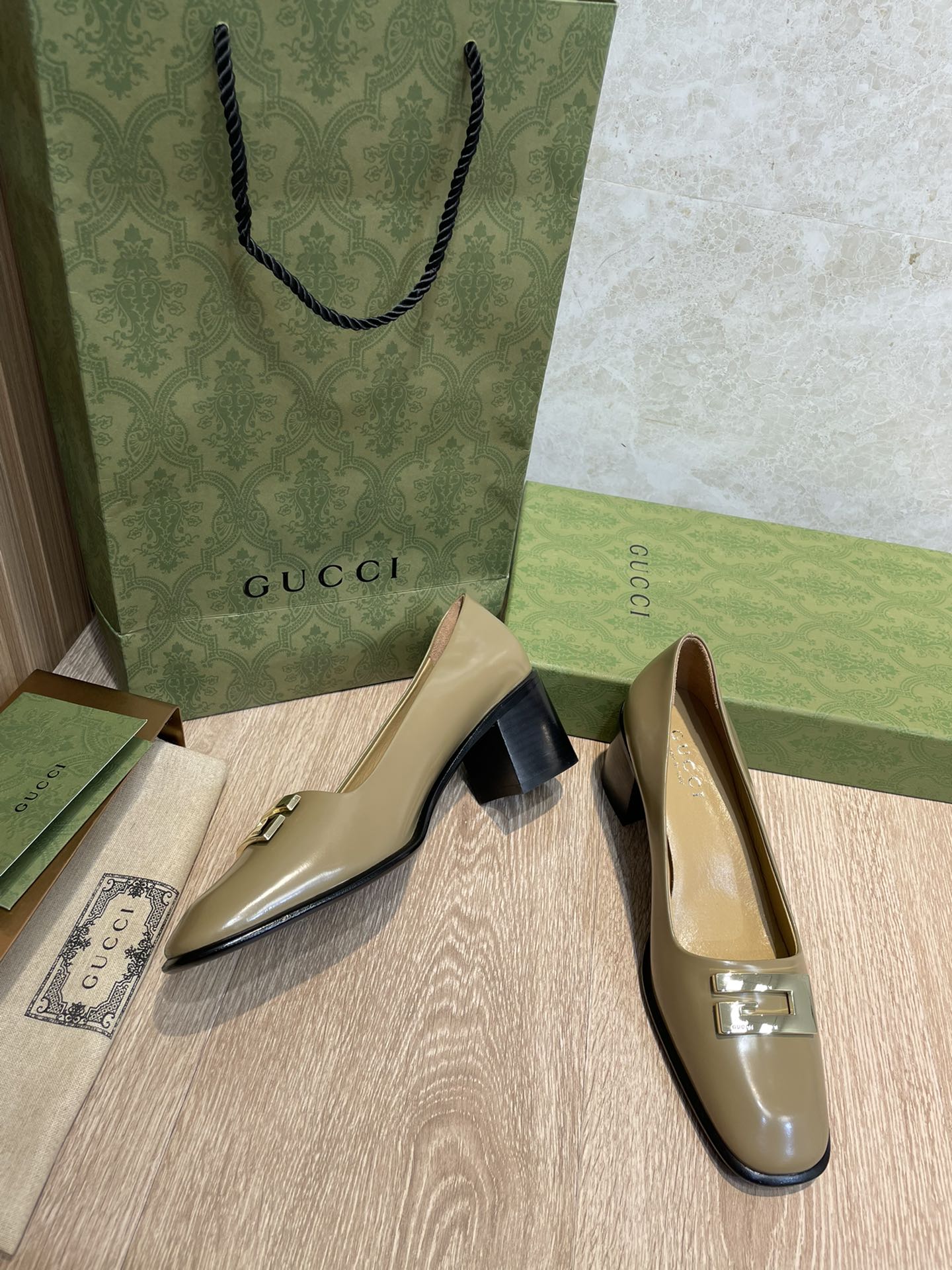 Gucci - 22 Ранняя весна - Ретро - Туфли на низком каблуке