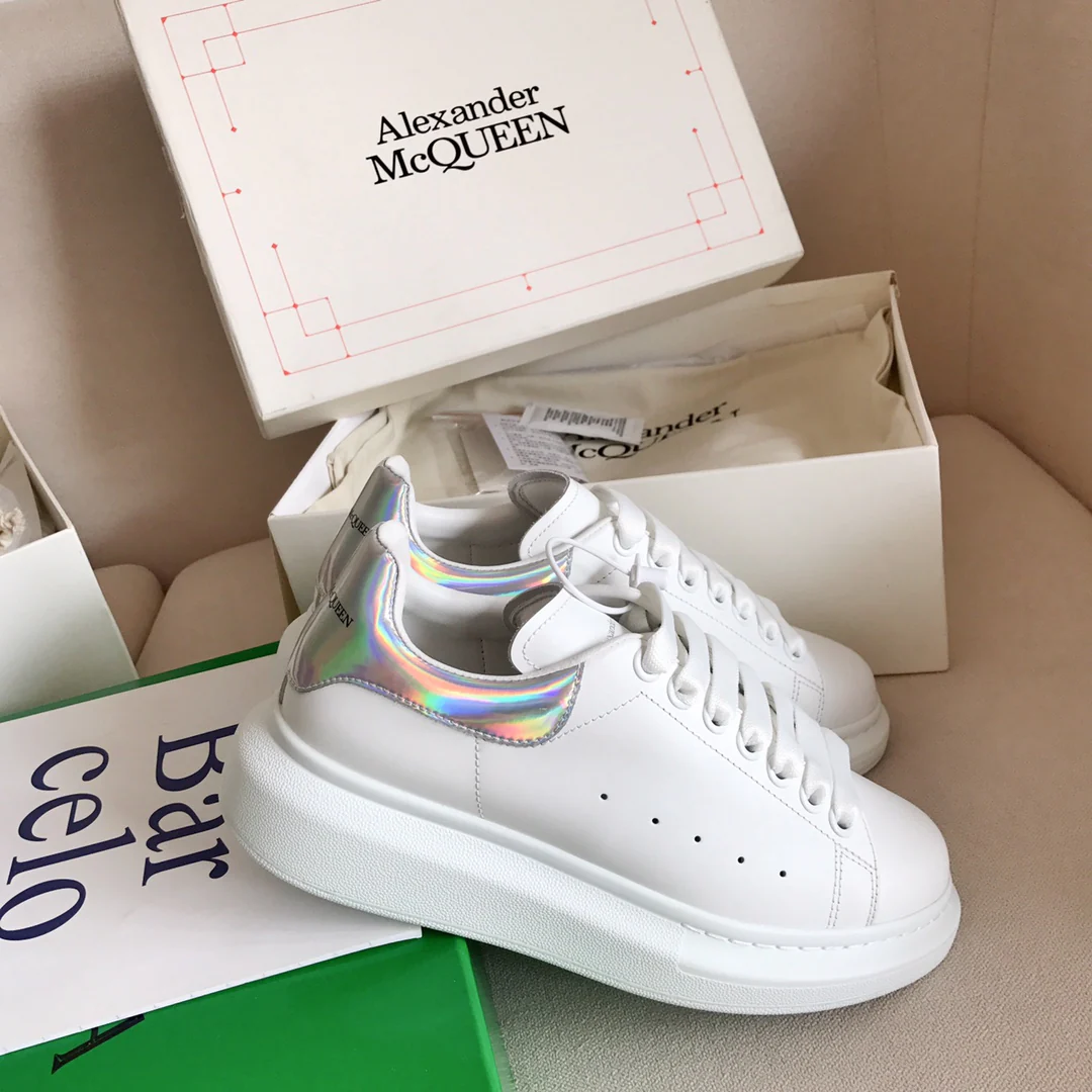 Классические белые кроссовки McQueen - светоотражающие серые