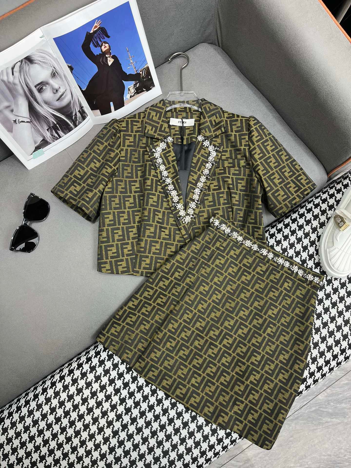 Fendi-2403-24ss Весенне-летний новый костюм: жакет и юбка