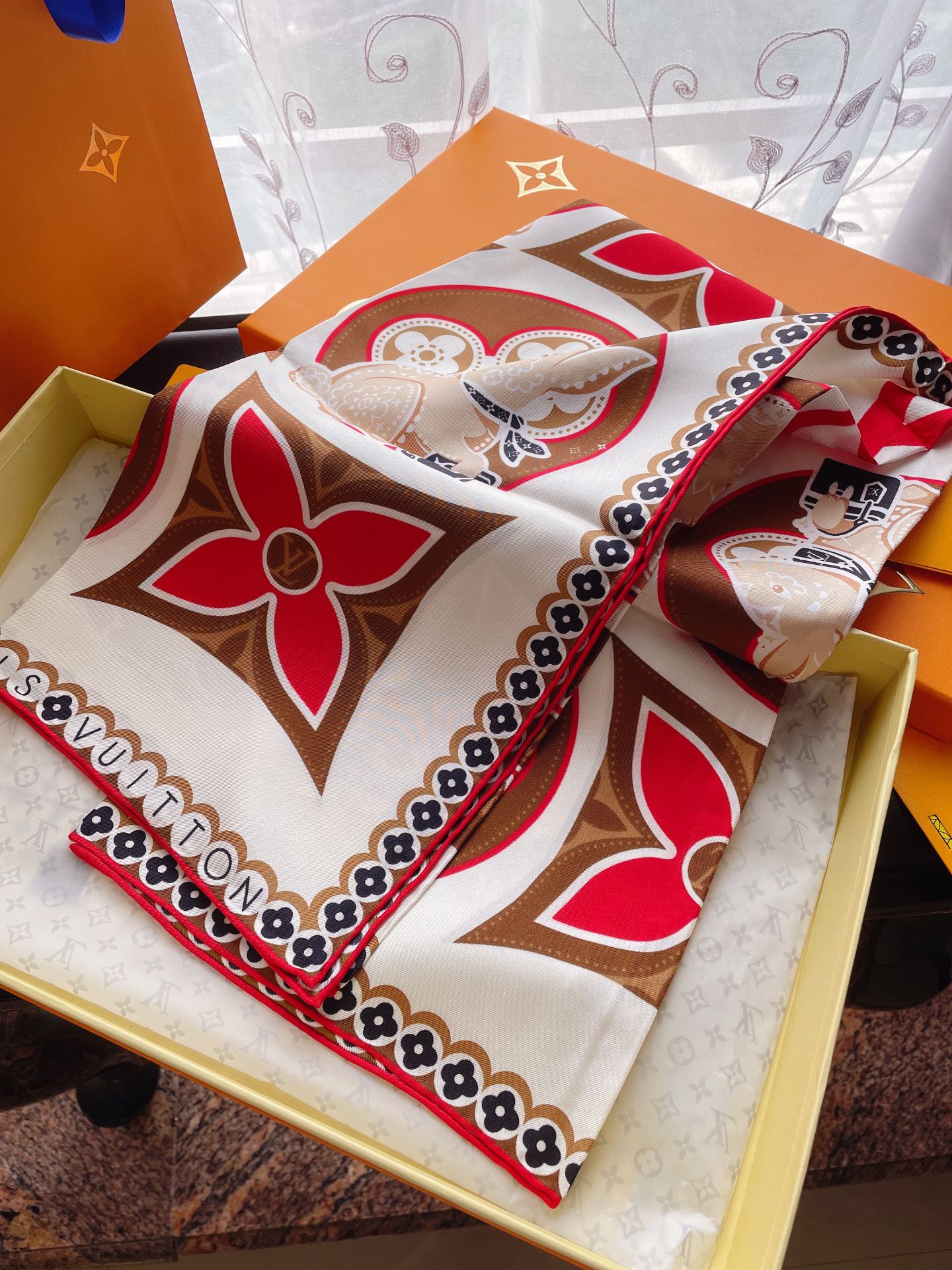 Шелковый платок LV-100 - 90 см