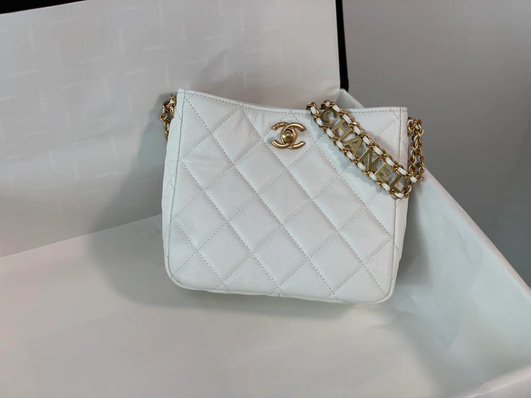 Коллекция Chanel Весна/Лето 2022 - Сумка-хобо Golden Globe - Маленькая - 2 шт.