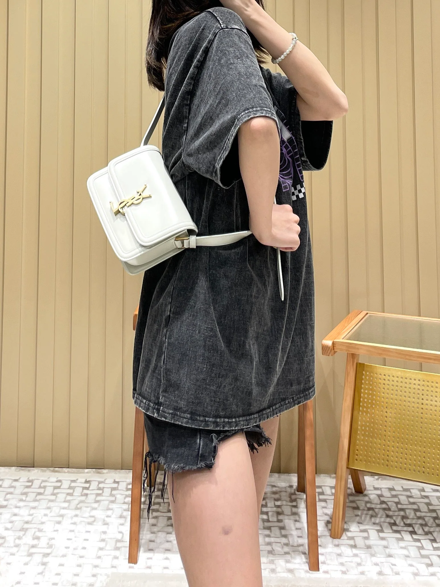 Сумка YSL Solferino Tofu Bag - белая - 18 см - На фото 1