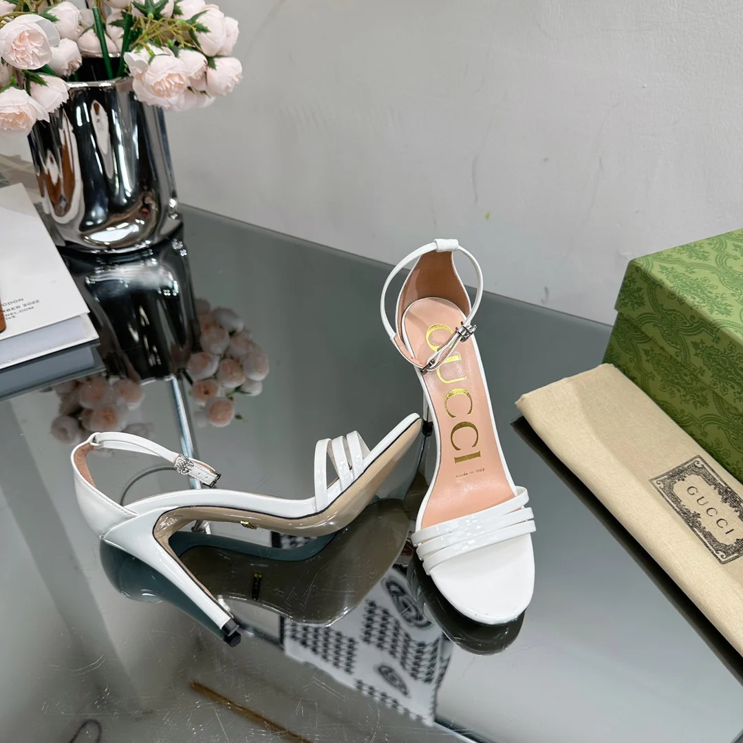 Новинка весны 2023 года от Gucci - Босоножки на шпильке - Белые - 1